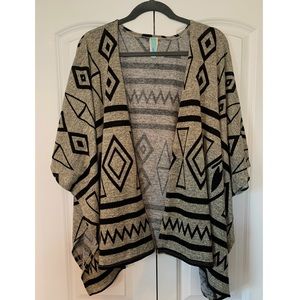 Gray & Black tribal print Cardigan!